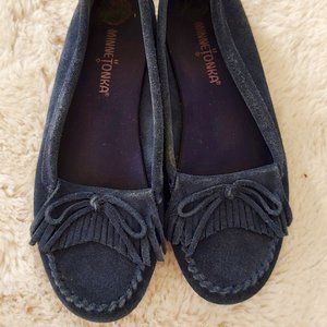 Minnetonka boat shoes navy blue
